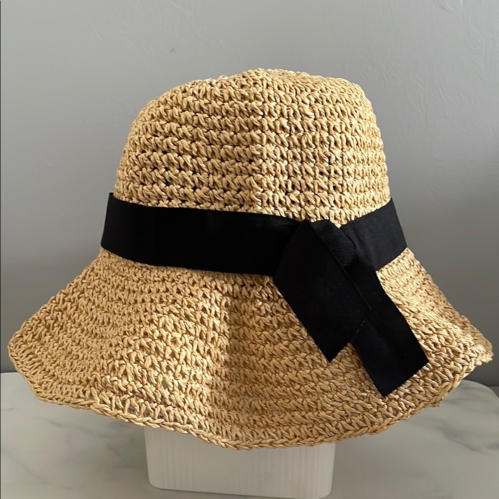 Saks Fifth Avenue Black Label Tan and Black Sun Hat
